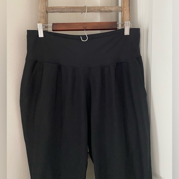 Women’s - Old Navy - Active Black Powersoft Leggings/Joggers - Size XL - Picture 9 of 13